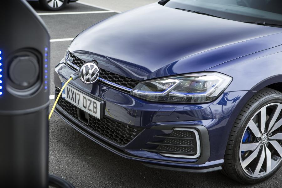 Детали экстерьера Volkswagen Golf GTE 2017 года  (UK) (фото 22 из 27)